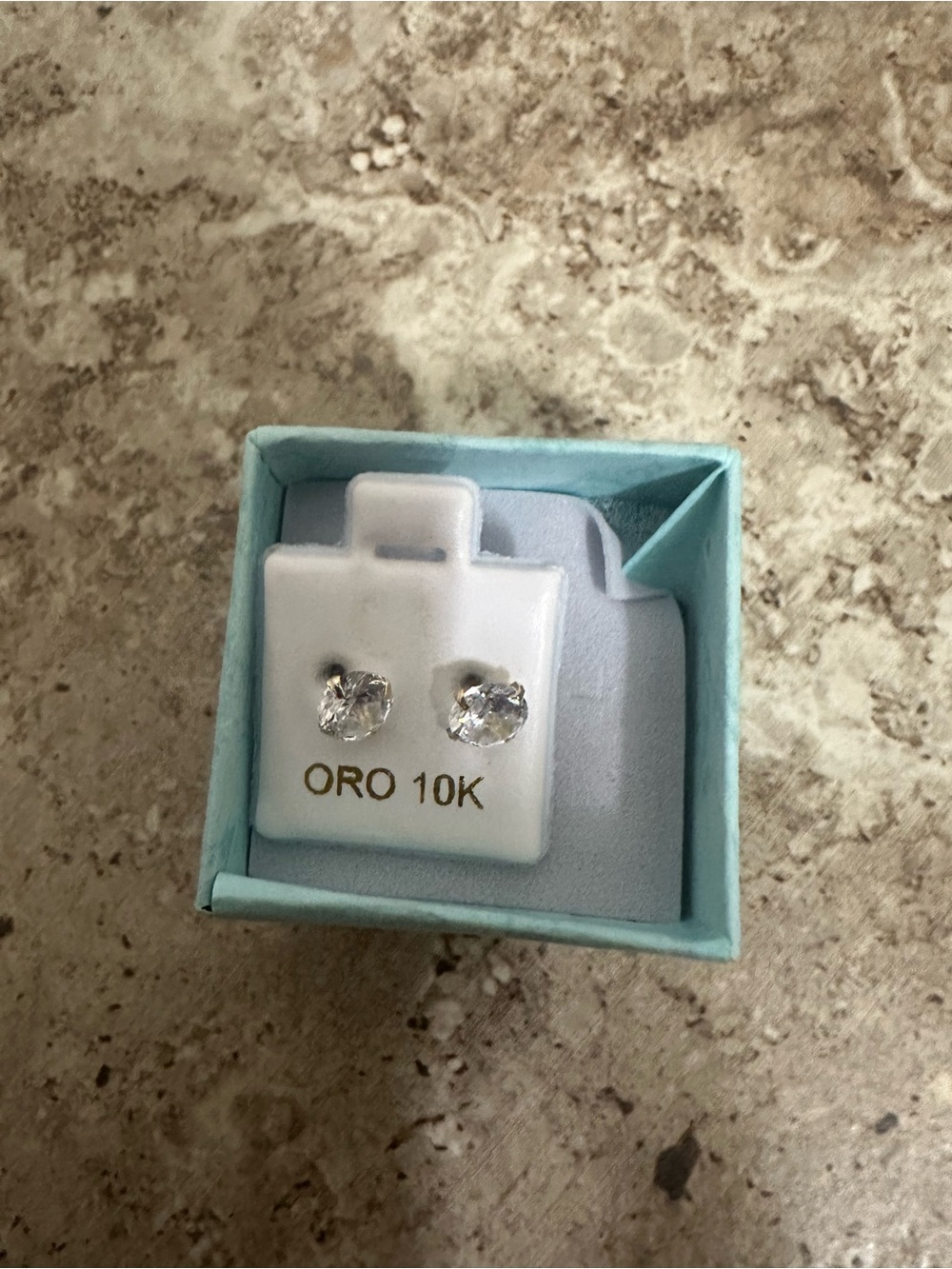 New 10K Gold Clear Stone Stud Earrings -